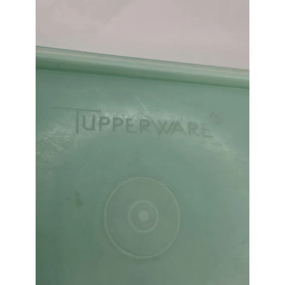 Tupperware Jadite Green Celery Keeper Container 782-8 w/Lid
